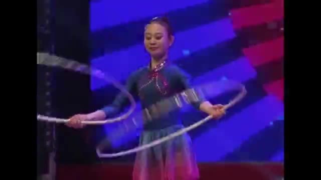 杂技：女子呼啦圈组合